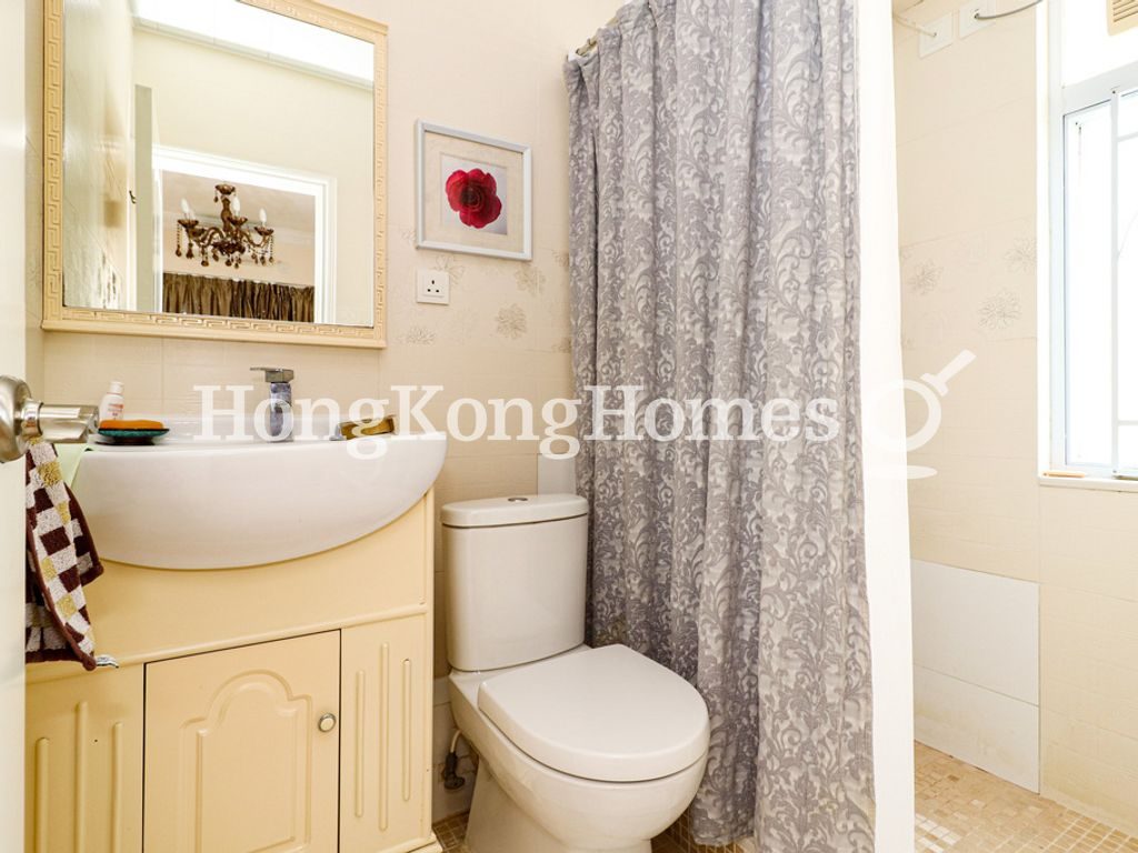 Master Bathroom — 金堅大廈，西半山