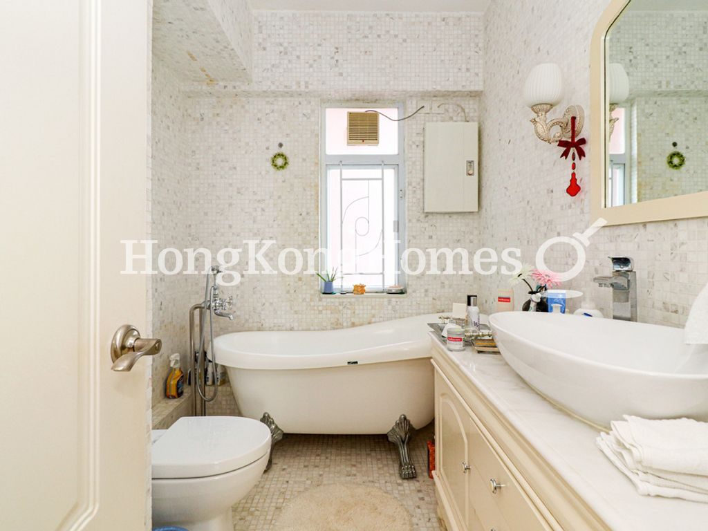 Guest Bathroom — 金堅大廈，西半山