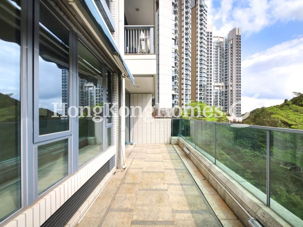 Private Terrace off Living & Dining Room — 南灣 - 第8座，鴨脷洲