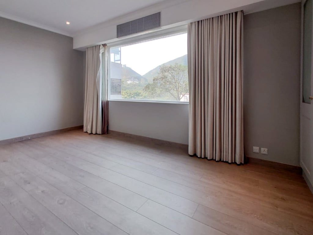 photo 12 — 6-8 Ching Sau Lane Blk A, Chung Hom Kok