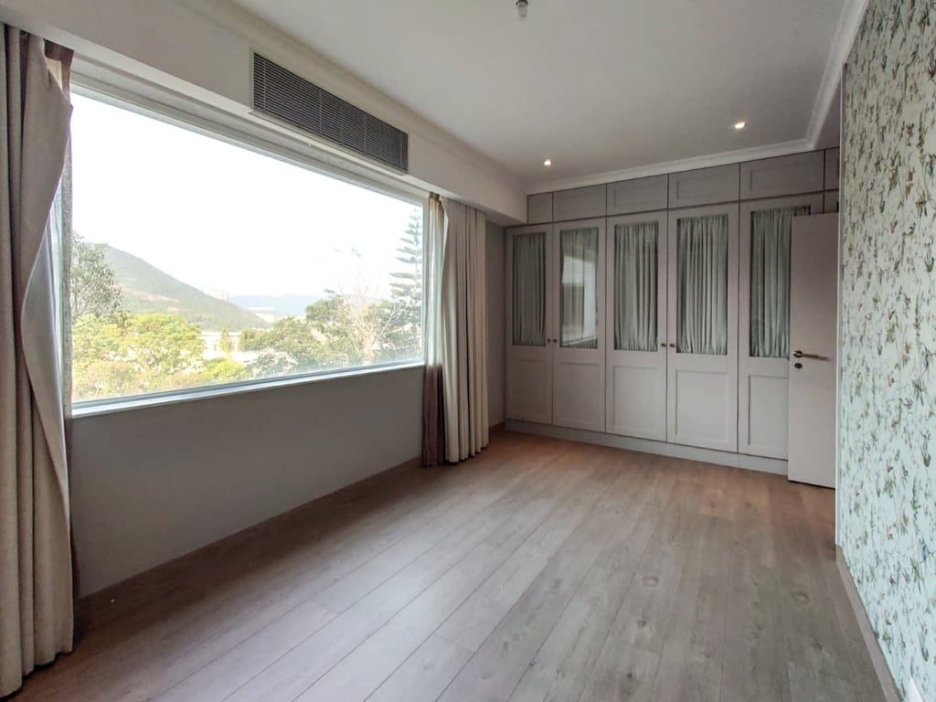 photo 5 — 6-8 Ching Sau Lane Blk A, Chung Hom Kok