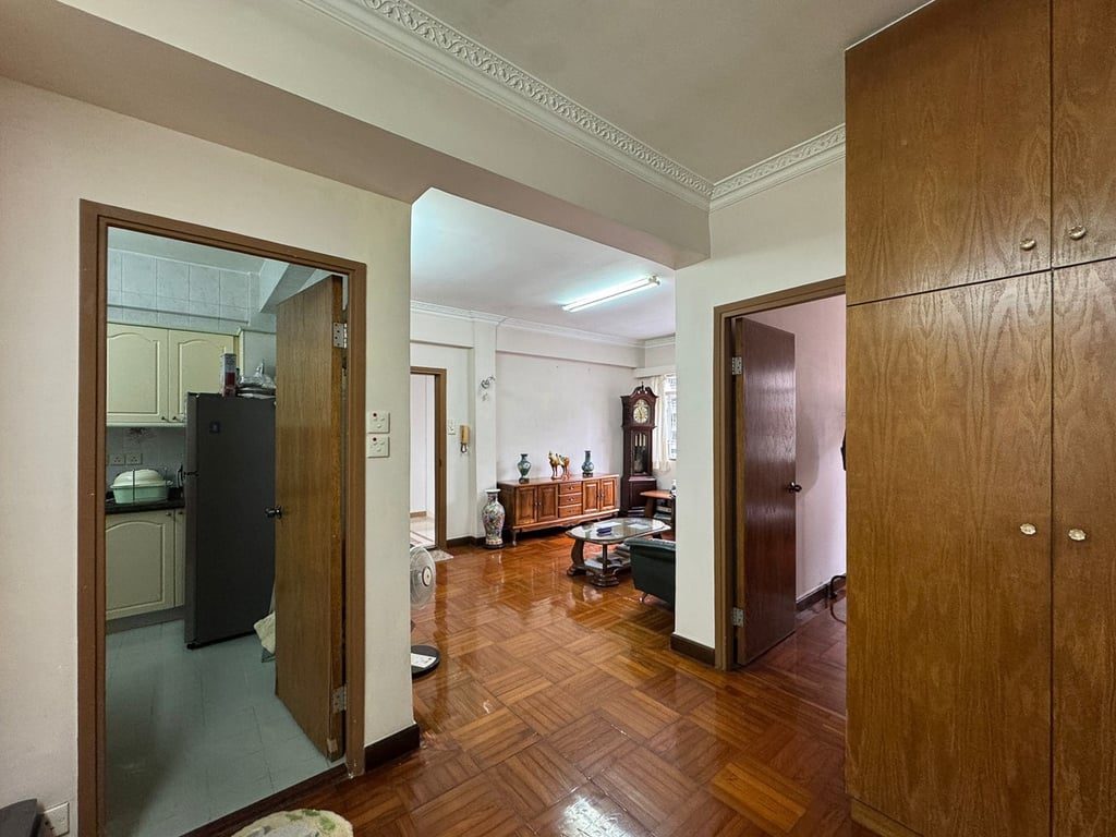 photo 6 — Carol Mansion, Mid Levels West
