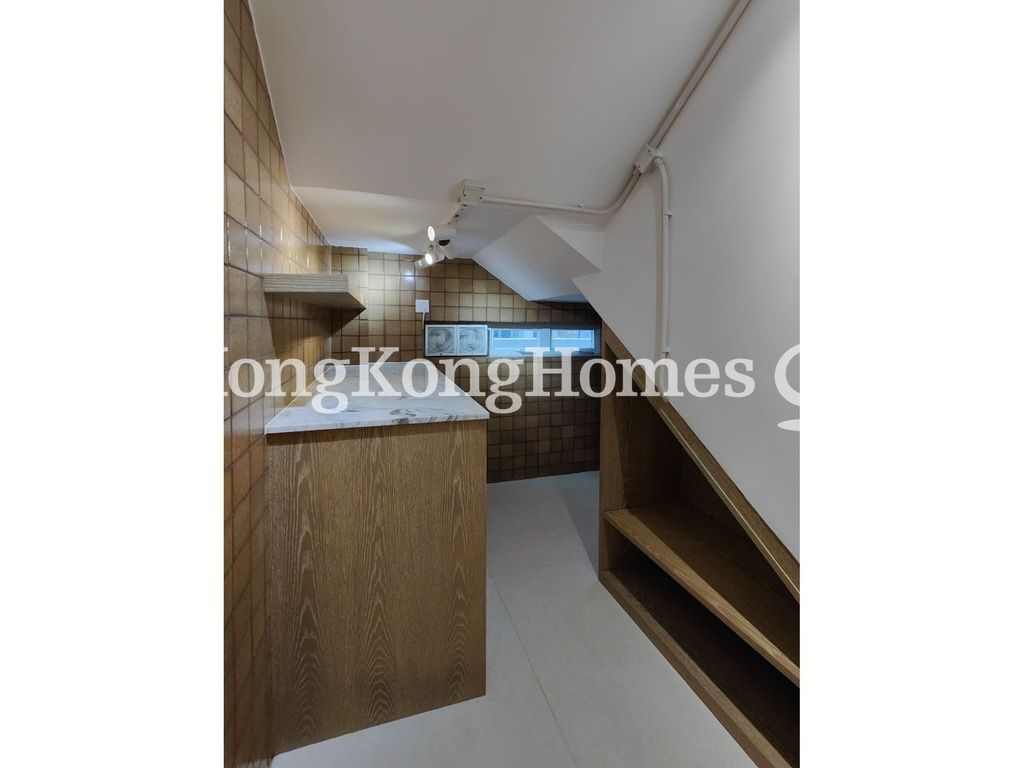 Store Room — 摩羅廟交加街 2J號，西半山