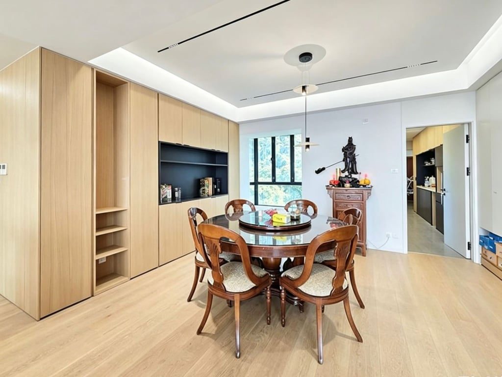 photo 3 — The Mayfair, Mid Levels Central