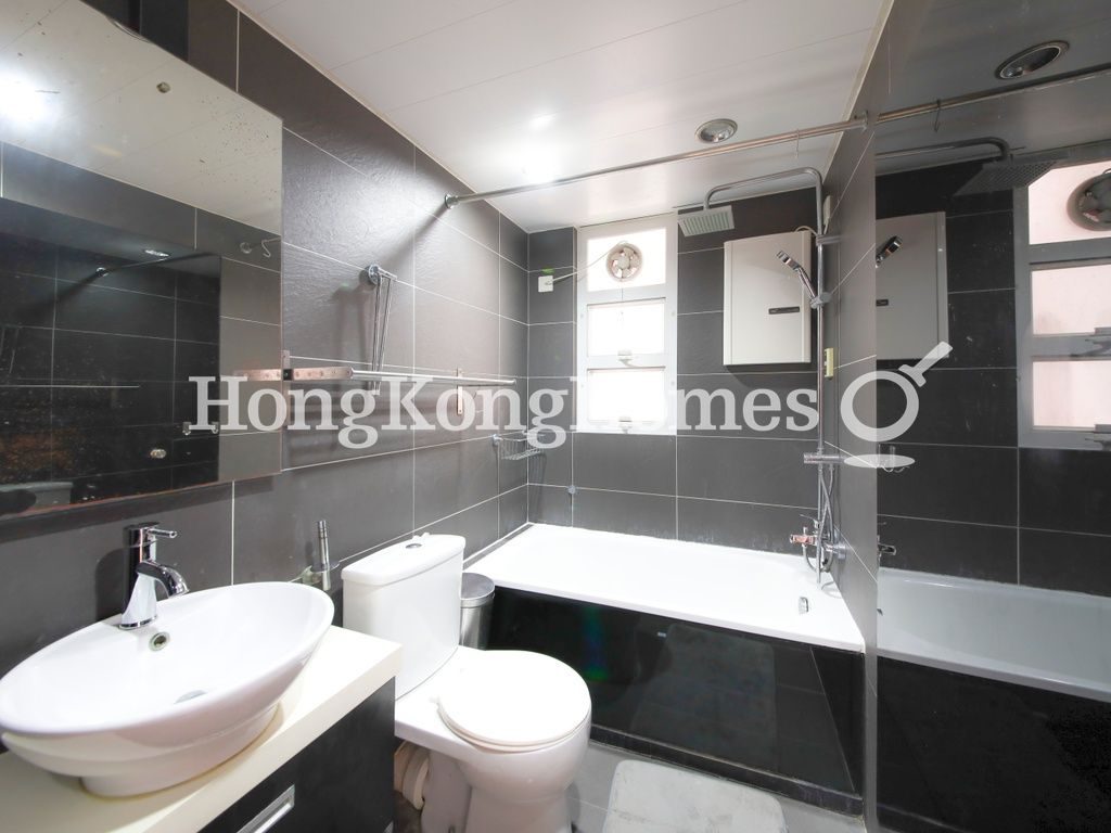 Master Bathroom — Phoenix Court - Block 03, Mid-levels East