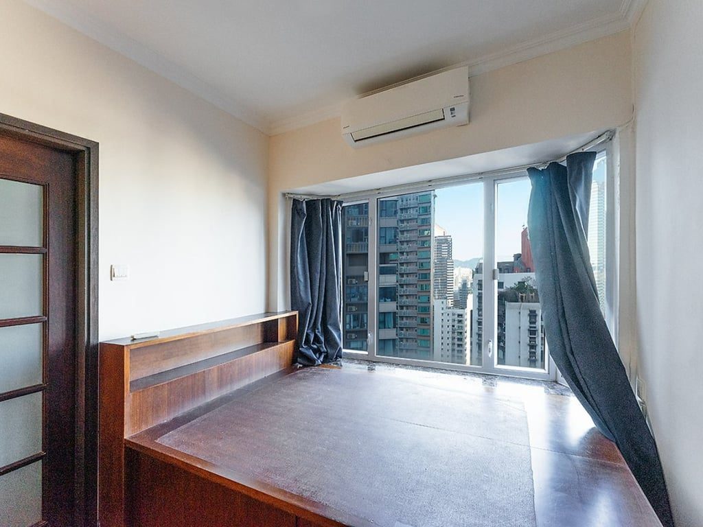 photo 7 — Woodlands Terrace, Mid Levels West