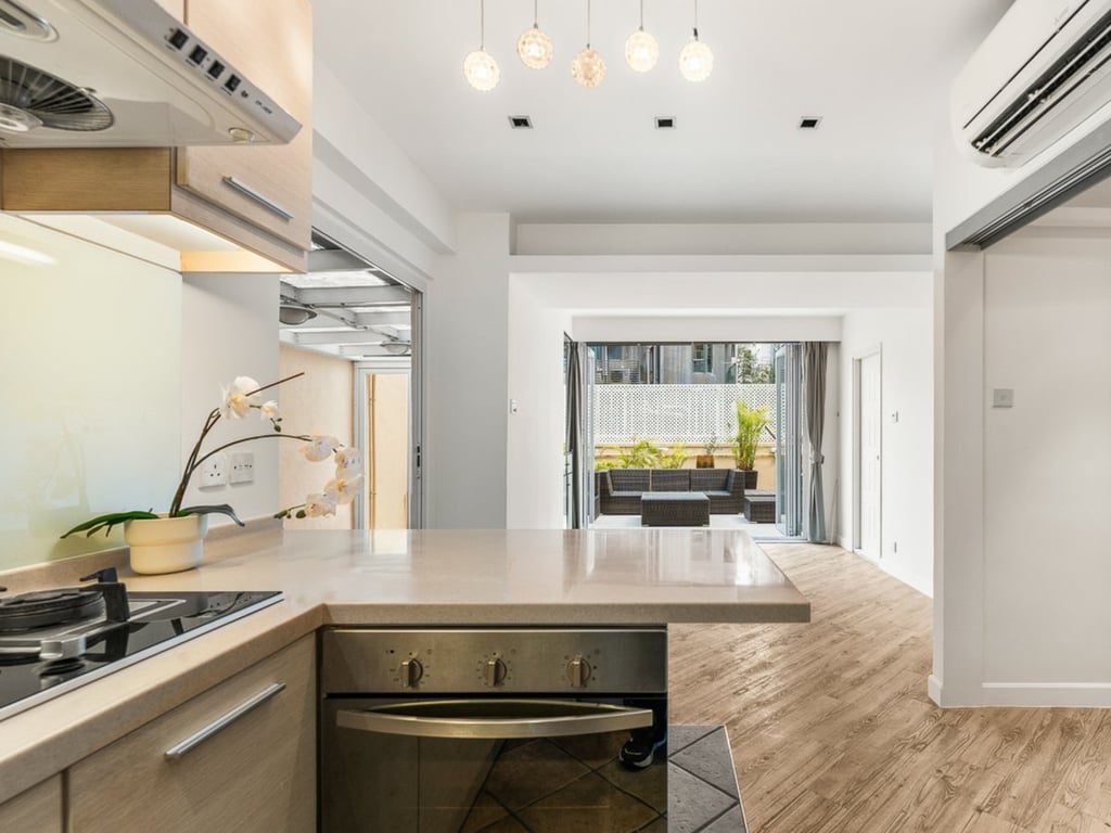 photo 4 — Sunrise House, Soho