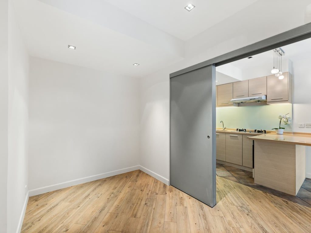 photo 9 — Sunrise House, Soho