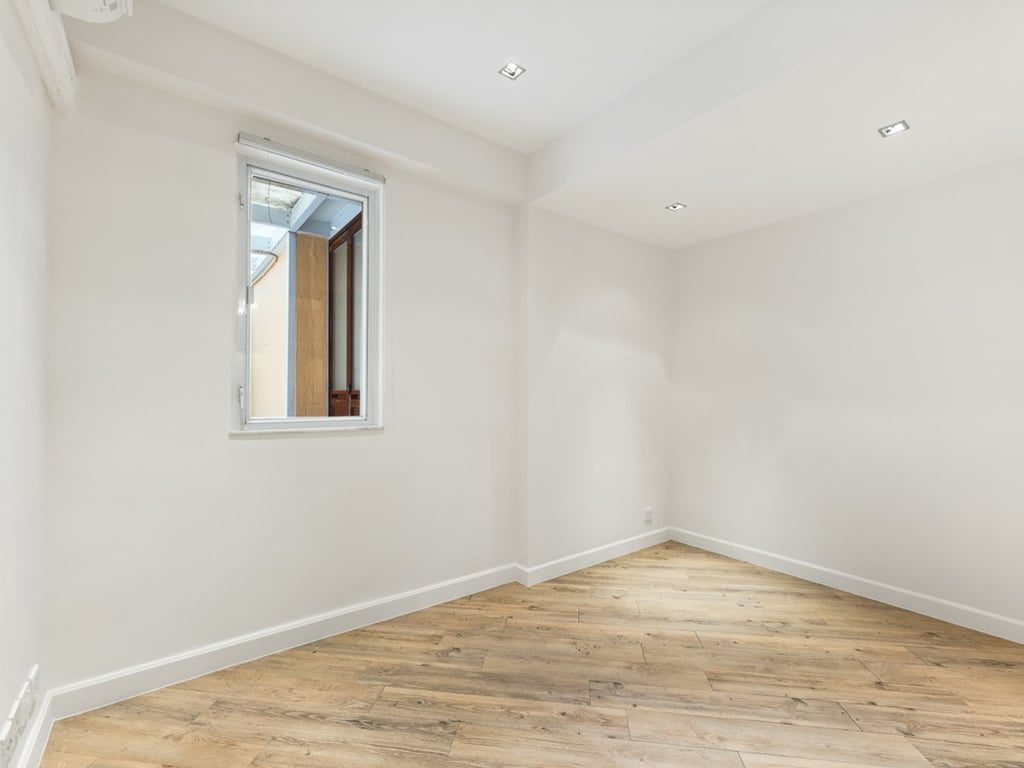 photo 10 — Sunrise House, Soho