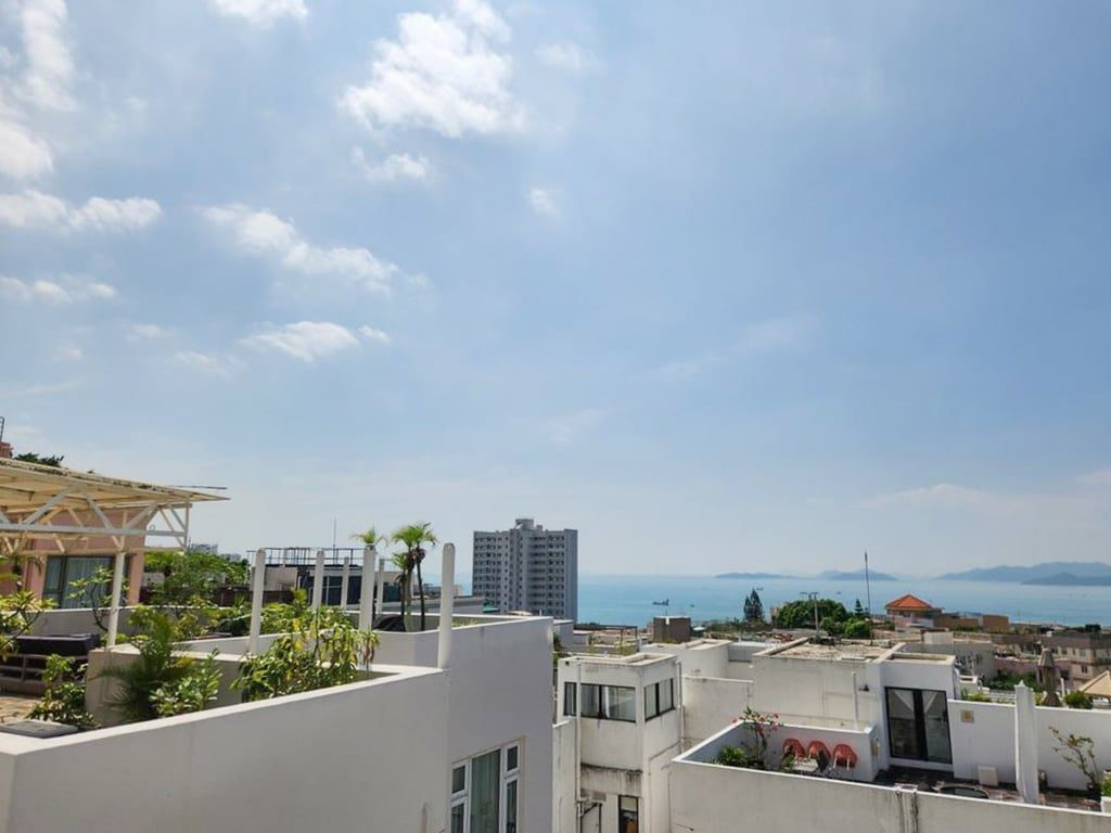 photo 1 — Glamour Court, Pok Fu Lam