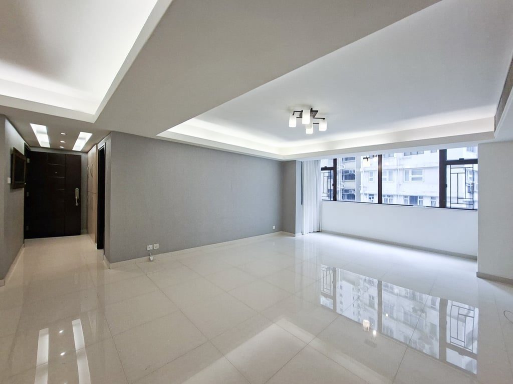 photo 2 — Right Mansion, Mid Levels West