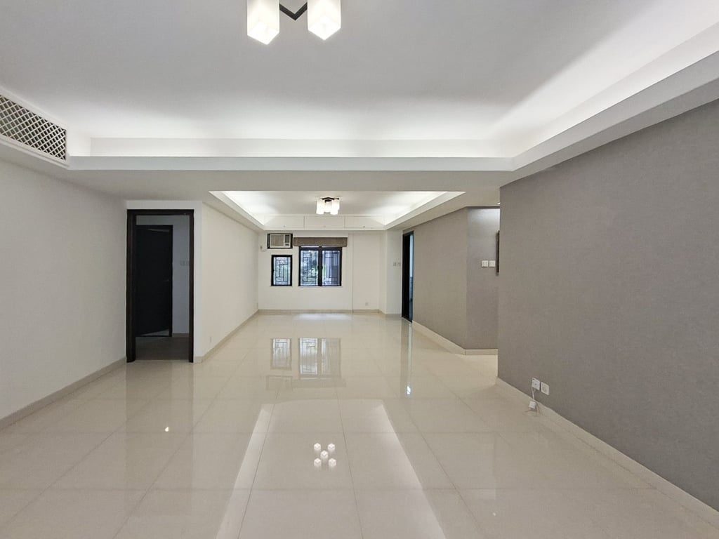 photo 3 — Right Mansion, Mid Levels West