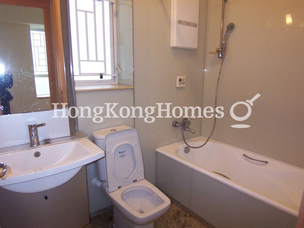 Guest Bathroom — 逸樺園 02座，鰂魚涌