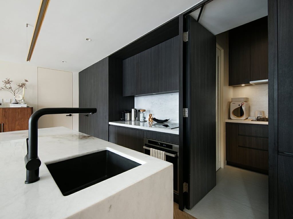 photo 9 — Rhine Court C2, Mid Levels West