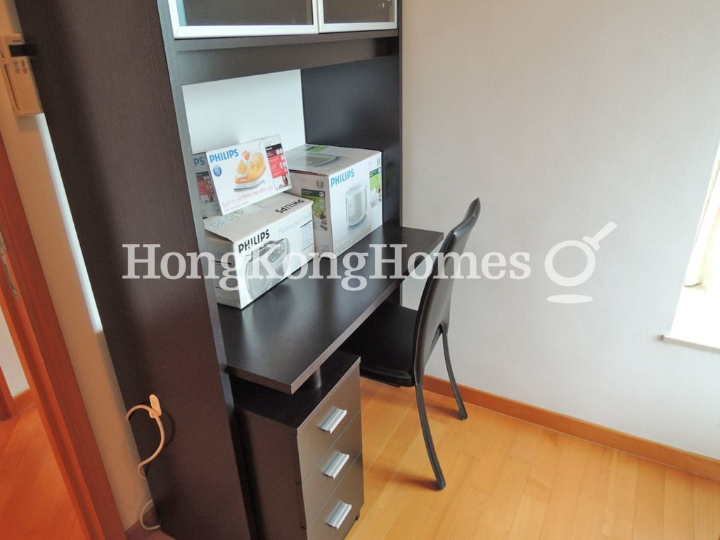 Study Desk in Third Bedroom — 尚翹峰 1 座，灣仔