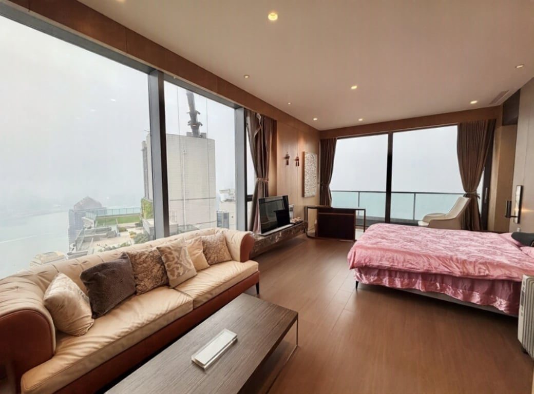 photo 11 — Azura Penthouse Duplex, Mid Levels West