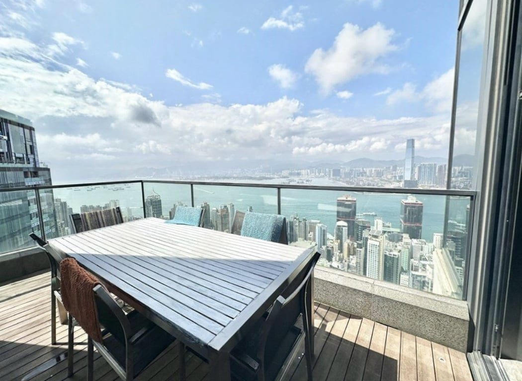 photo 3 — Azura Penthouse Duplex, Mid Levels West