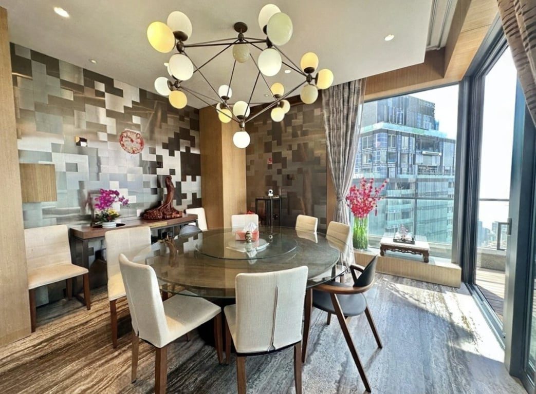photo 5 — Azura Penthouse Duplex, Mid Levels West