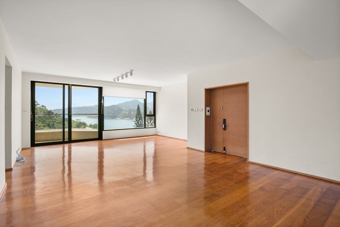 photo 1 — Belgravia, South Bay