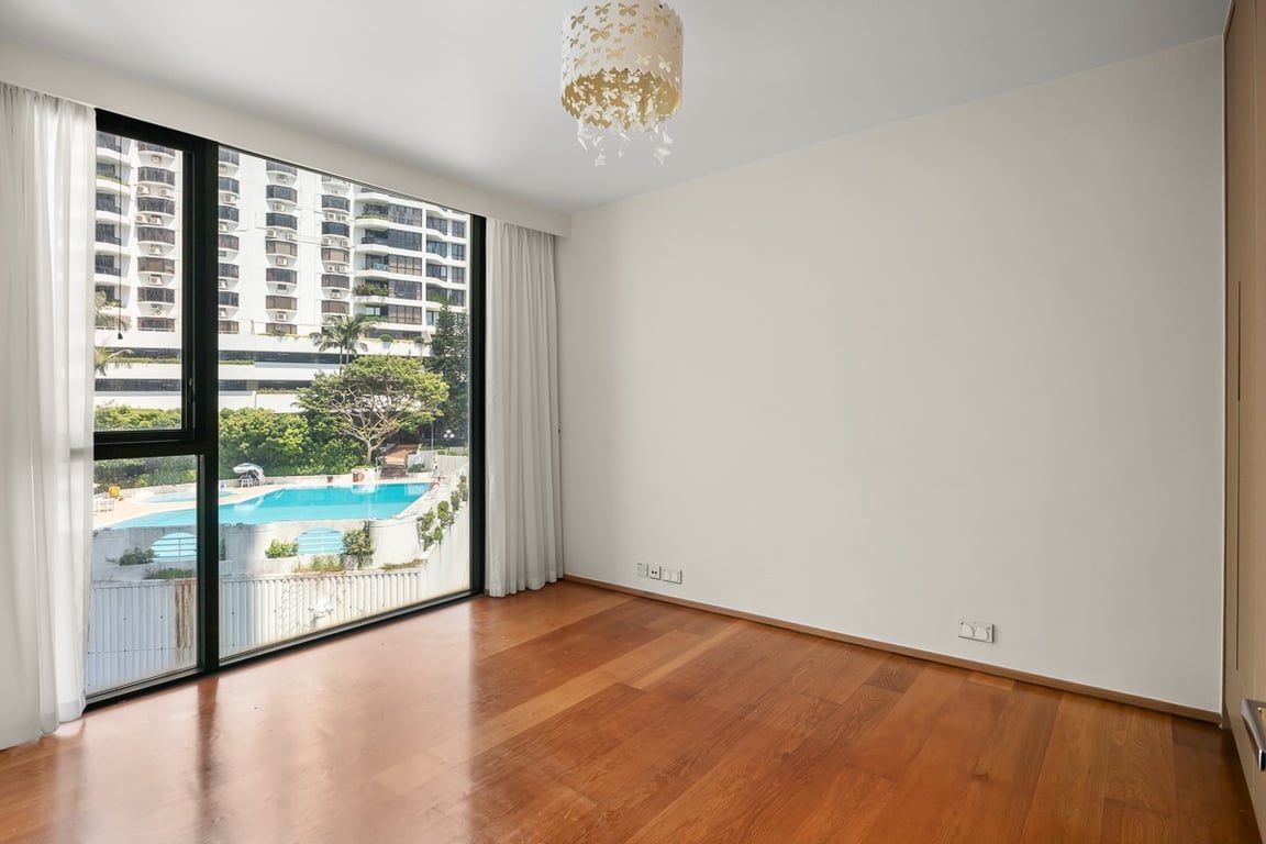 photo 11 — Belgravia, South Bay