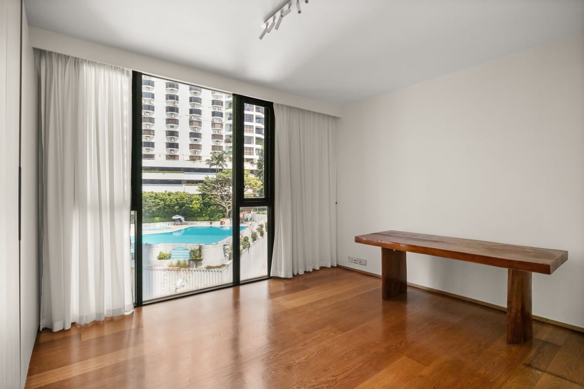 photo 13 — Belgravia, South Bay