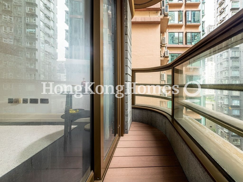 balcony off living room — Castle One，西半山