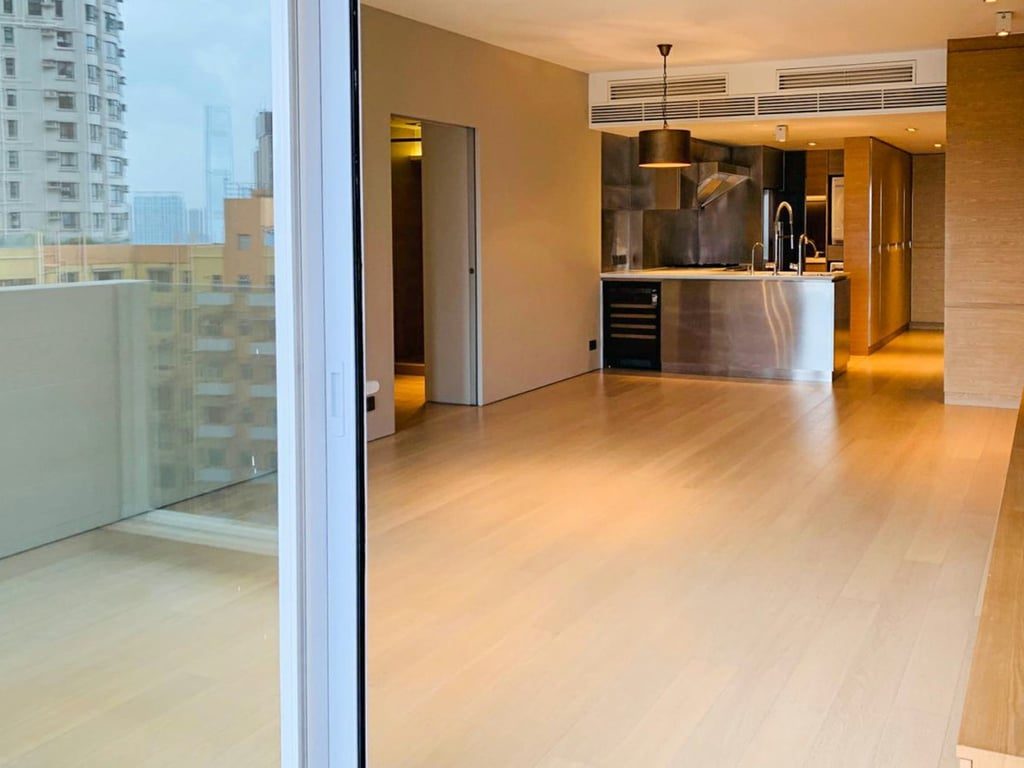 photo 3 — Realty Gardens, Mid Levels Central