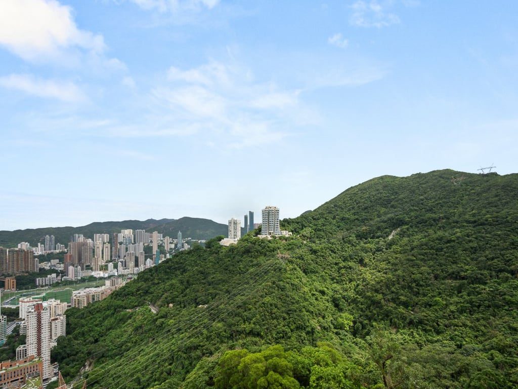 相片 3 — Ｂ座，山頂