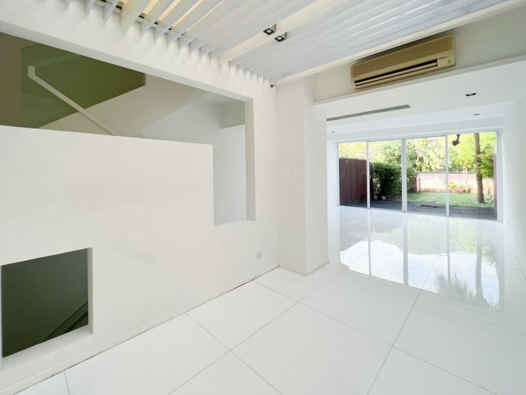 photo 4 — Stanley Court, Stanley
