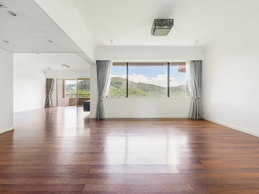 photo 2 — Hong Kong Parkview Twr 18, Repulse Bay