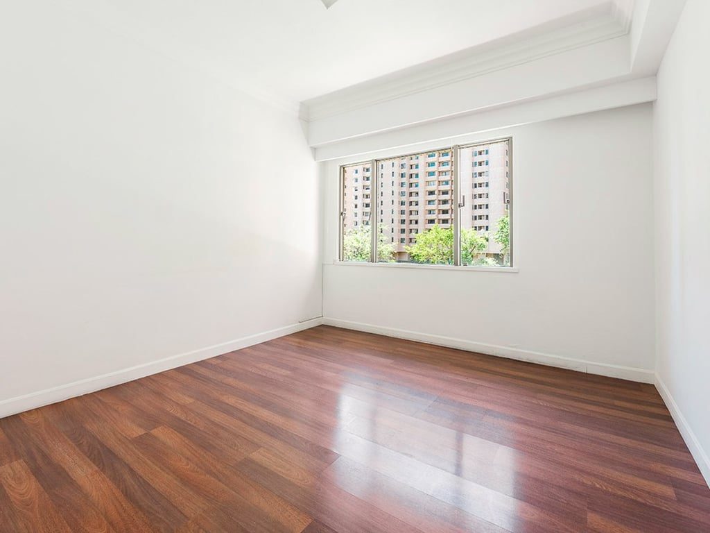 photo 9 — Hong Kong Parkview Twr 18, Repulse Bay