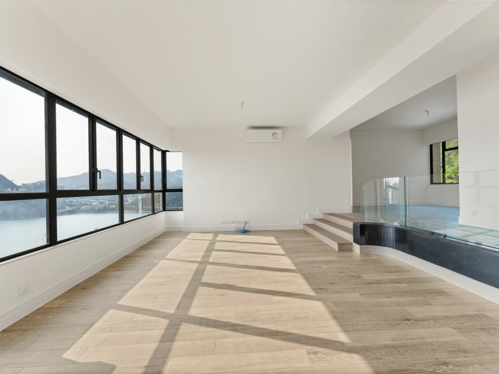 photo 4 — Pine Crest, Repulse Bay