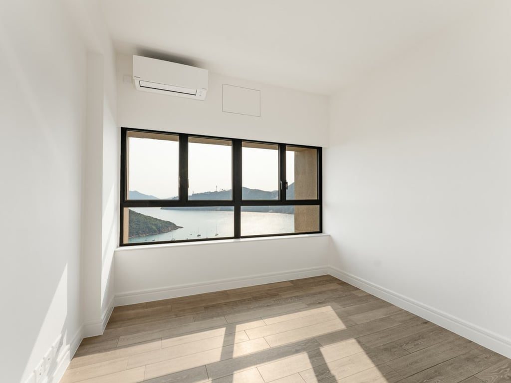 photo 10 — Pine Crest, Repulse Bay
