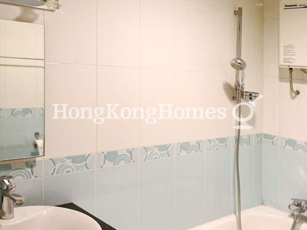 Master Bathroom — Baguio Villa - Block 22, Pokfulam