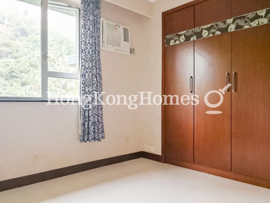 Built-in Wardrobe in Second Bedroom — Baguio Villa - Block 22, Pokfulam
