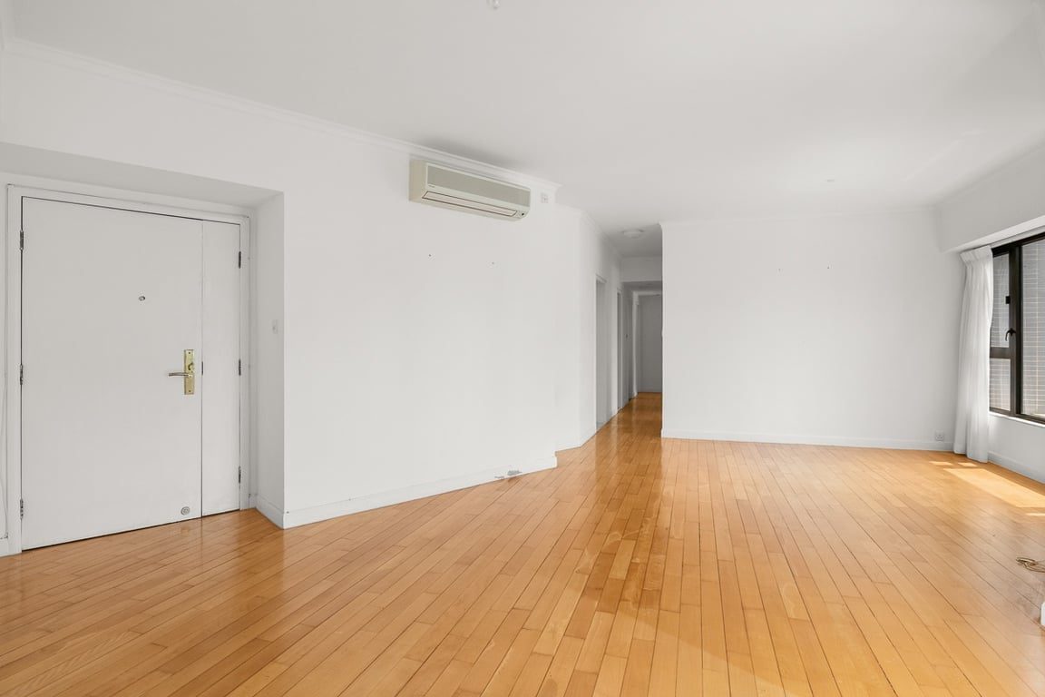 photo 6 — The Royal Court, Mid Levels Central