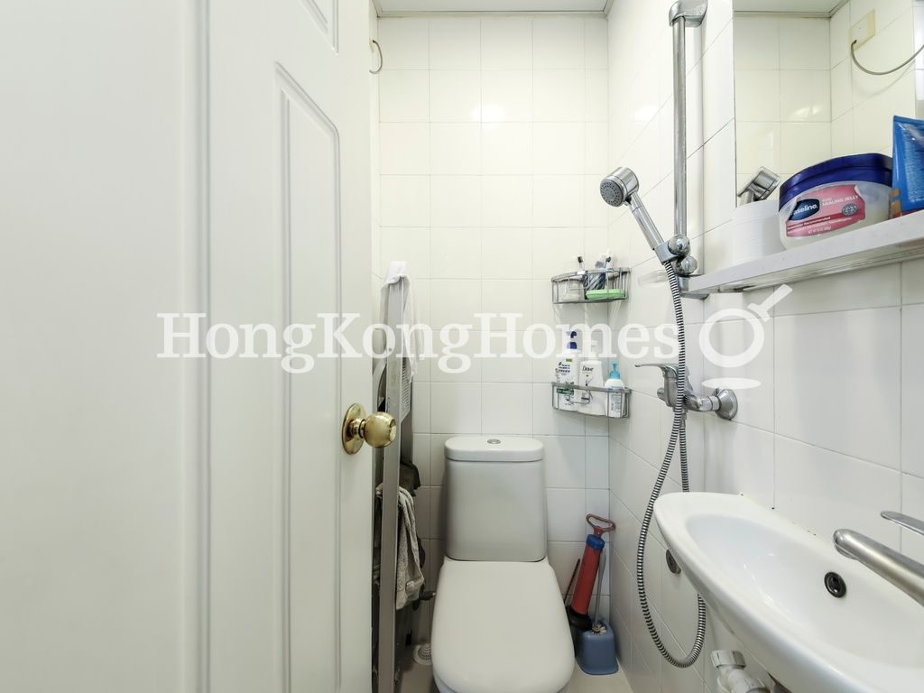 Maid's Washroom — 碧瑤灣 - 第26座，薄扶林