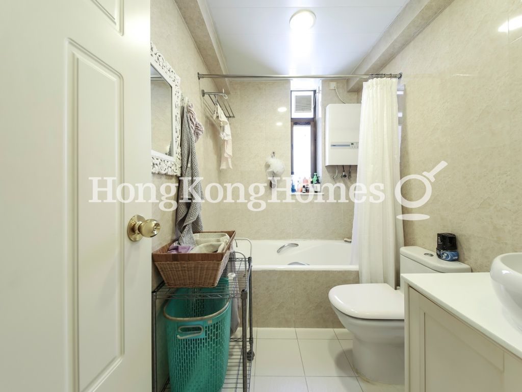 Guest Bathroom — 碧瑤灣 - 第26座，薄扶林