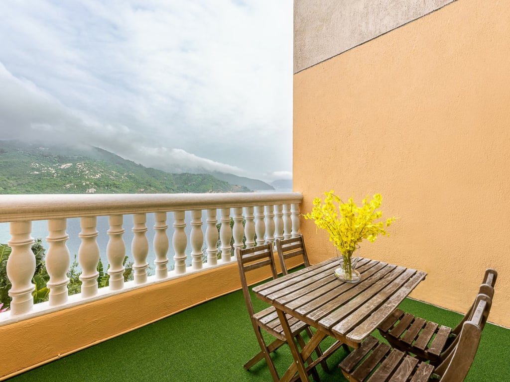 photo 5 — The Redhill Peninsula, Tai Tam