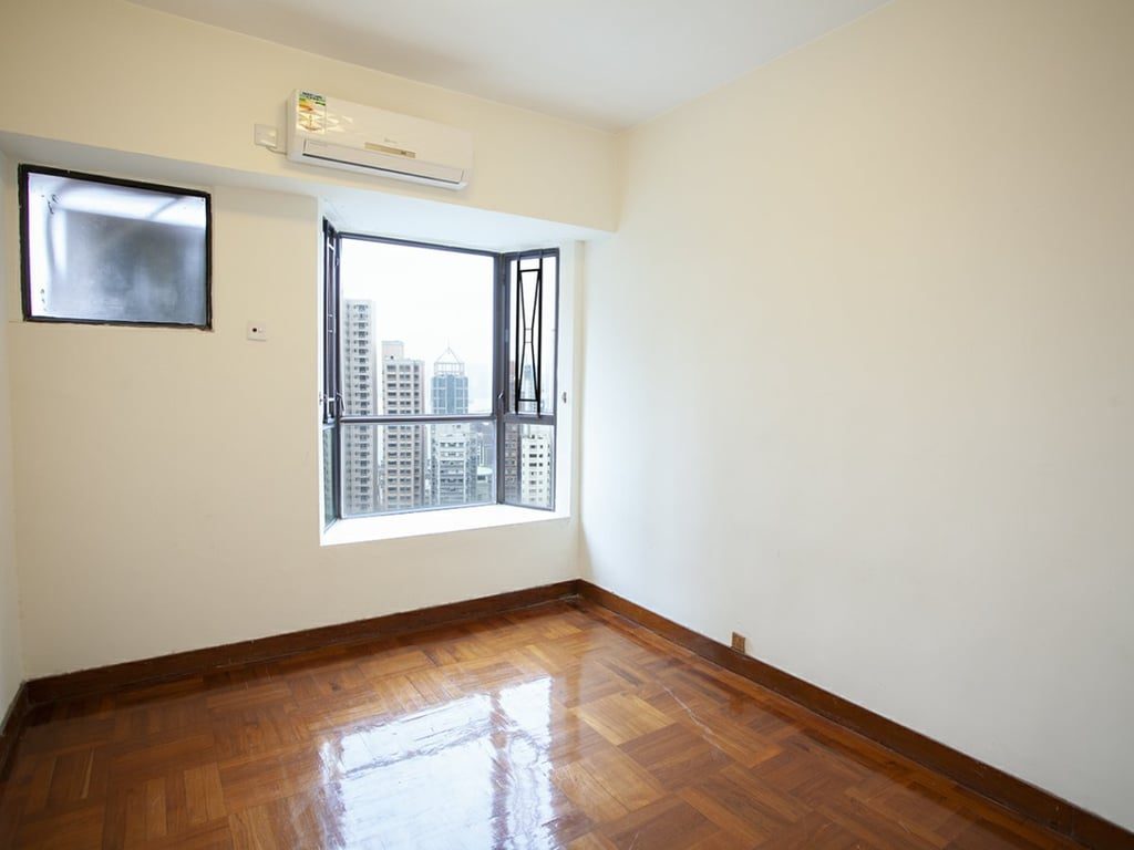 photo 9 — Dragonview Court, Mid Levels West