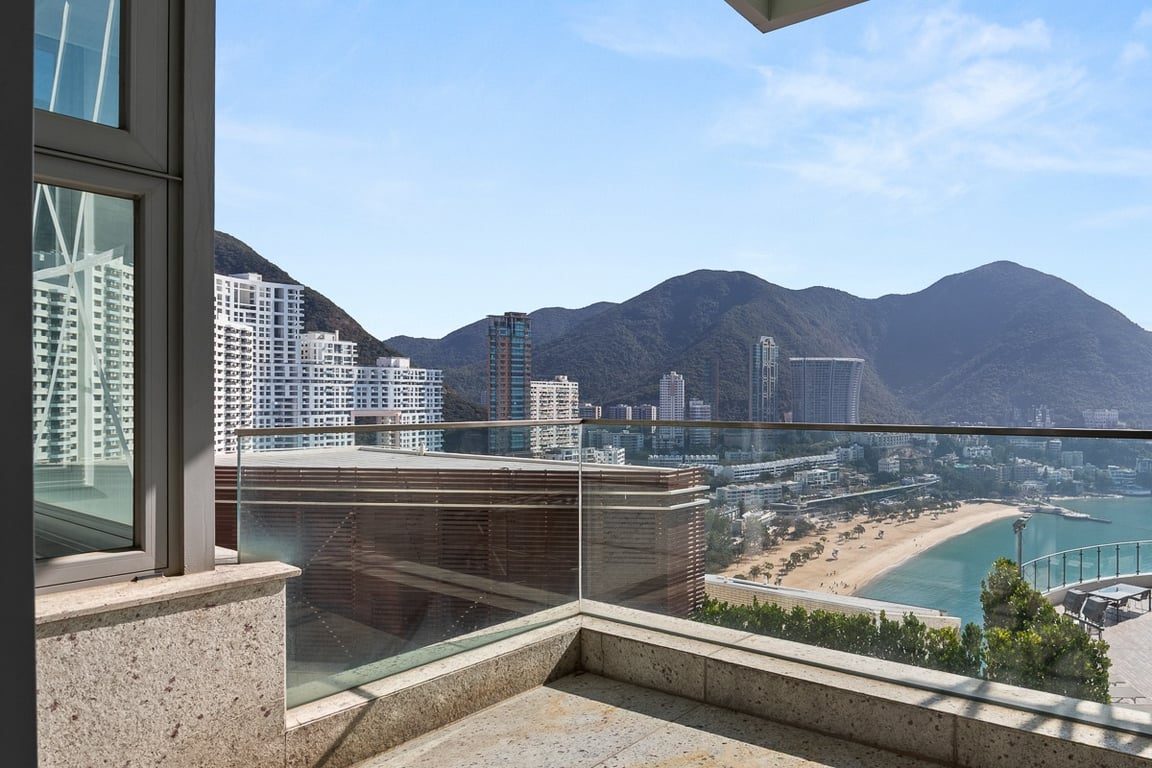 photo 2 — The Beachfront, Repulse Bay