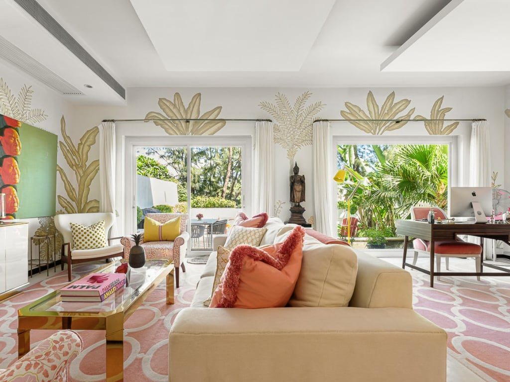 photo 2 — Grosse Pointe Villa, Stanley