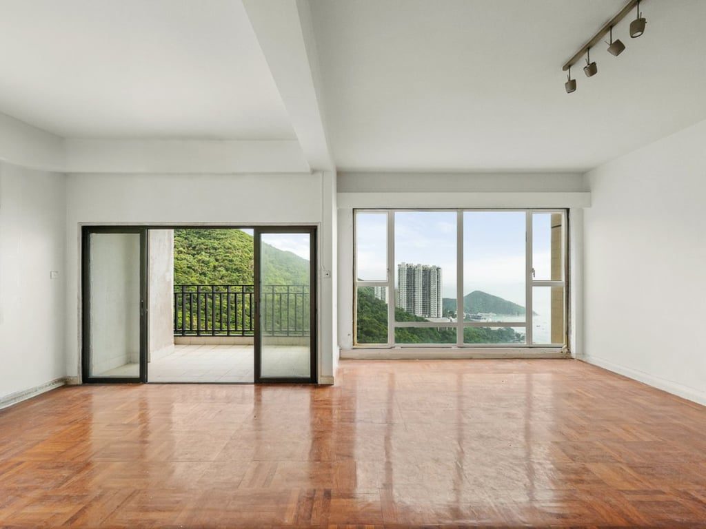 photo 2 — Ridge Court, Repulse Bay