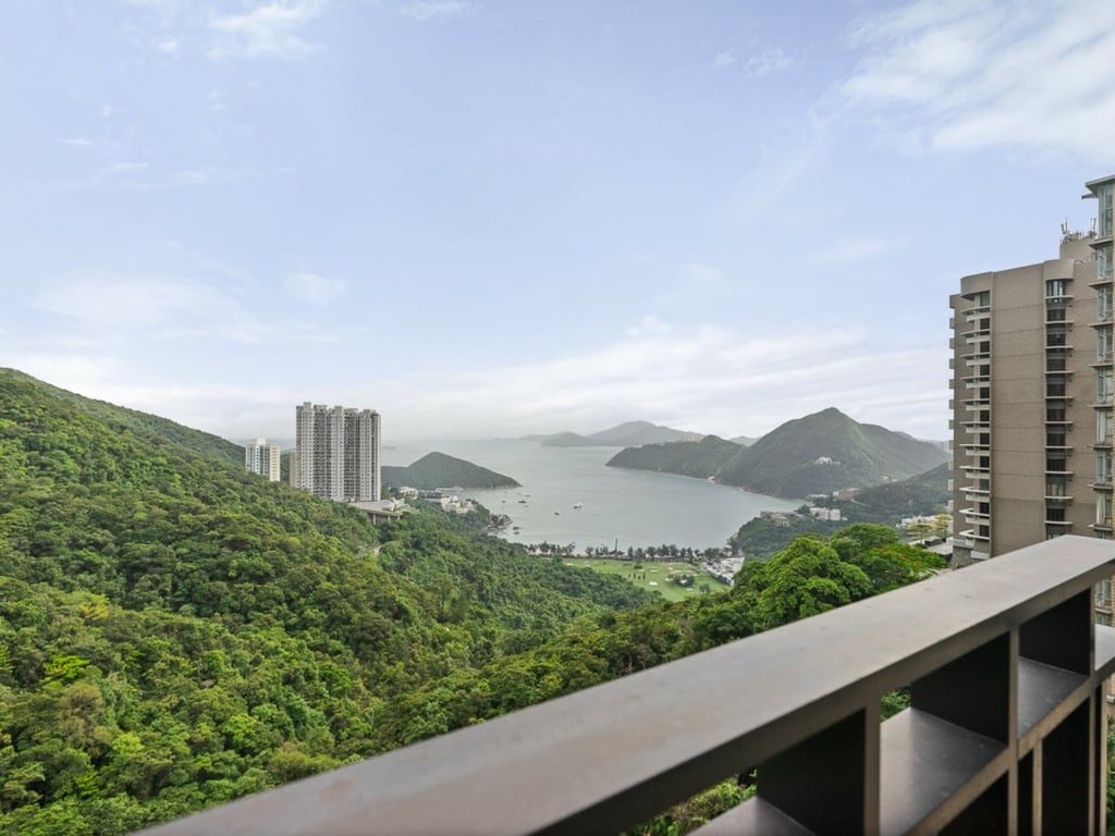 photo 4 — Ridge Court, Repulse Bay
