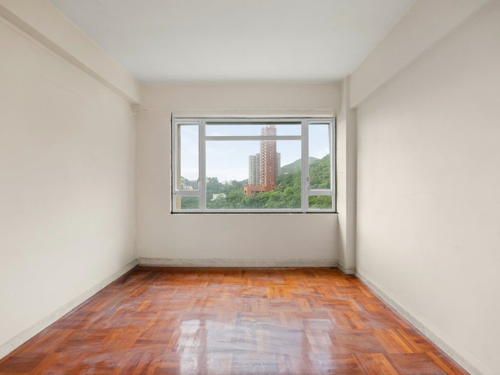 photo 5 — Ridge Court, Repulse Bay