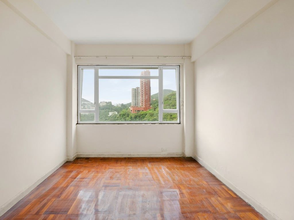 photo 7 — Ridge Court, Repulse Bay