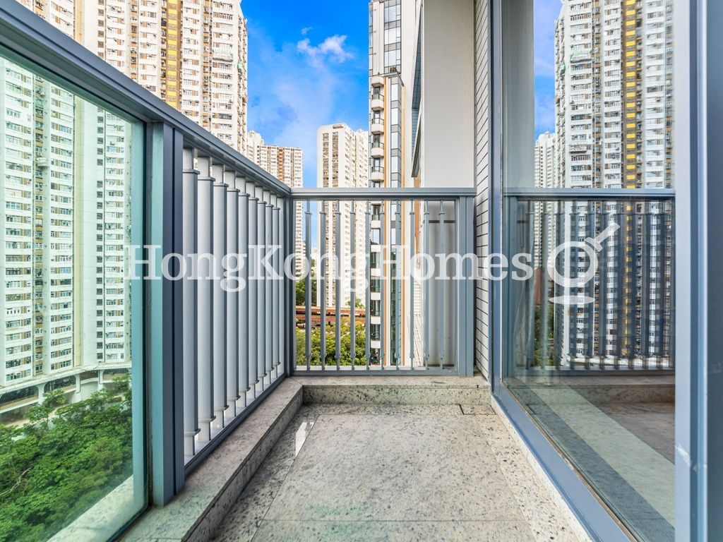 Balcony off Living and Dining Room — 南灣 - 第9座，鴨脷洲