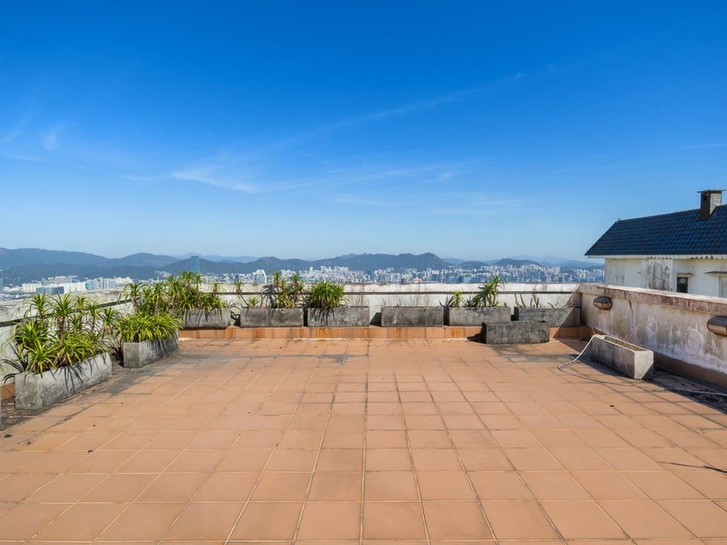 photo 2 — Charles Mansion Blk WHOLE, The Peak