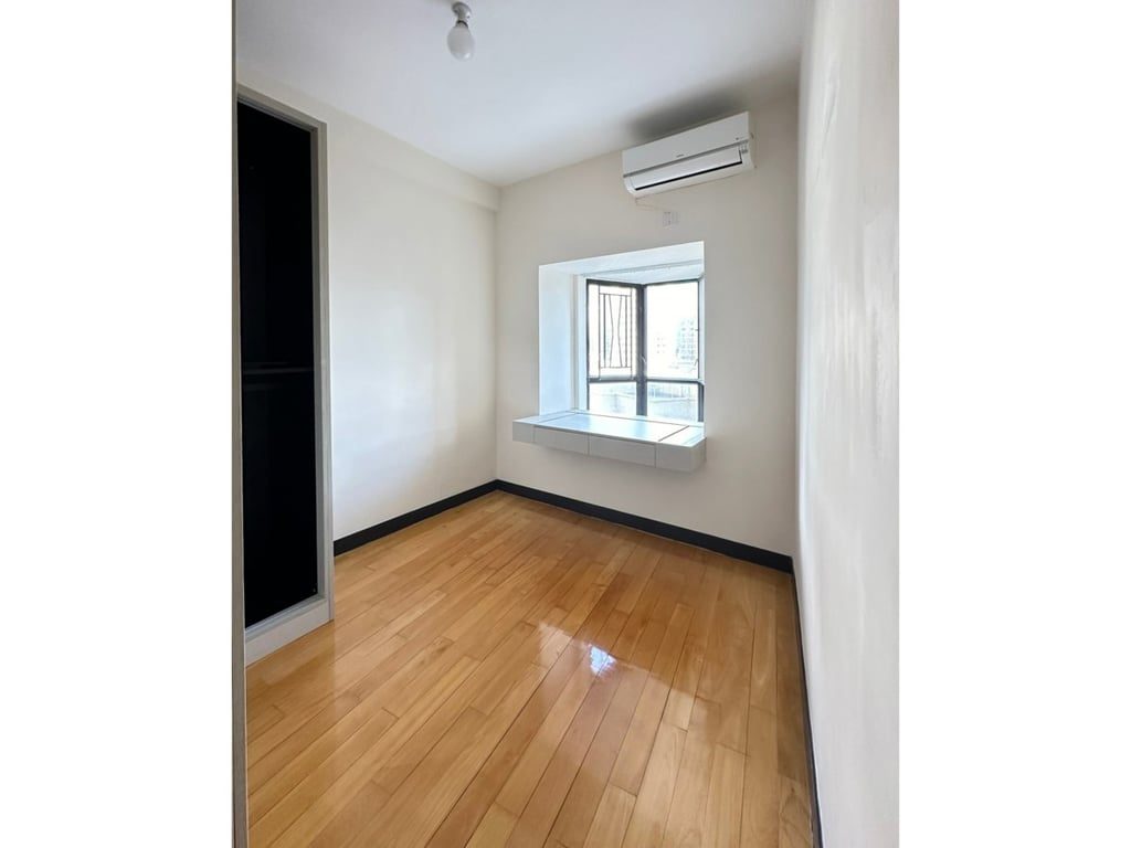 photo 12 — Beverly Hill Blk C, Happy Valley