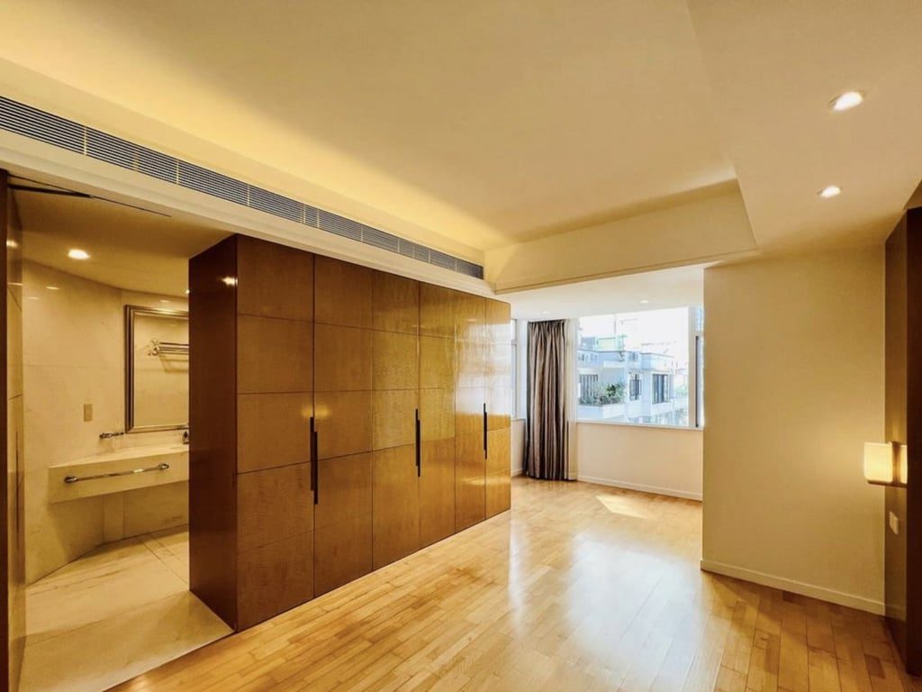 photo 4 — Happy Mansion, Mid Levels Central